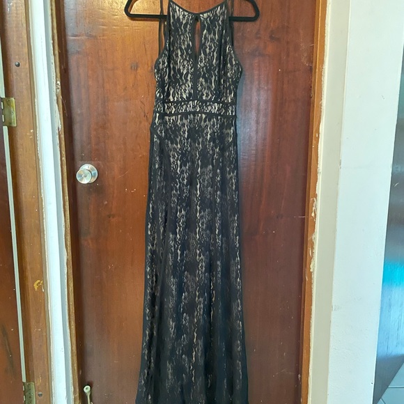 LULUS lace maxi dress - Picture 4 of 4